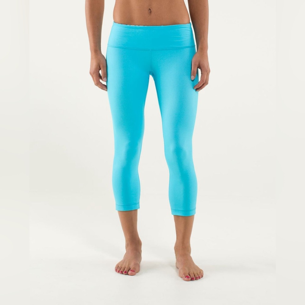 Lululemon Wunder Under Crop *Denim Luon Spry Blue Twin Stripe - Size 10